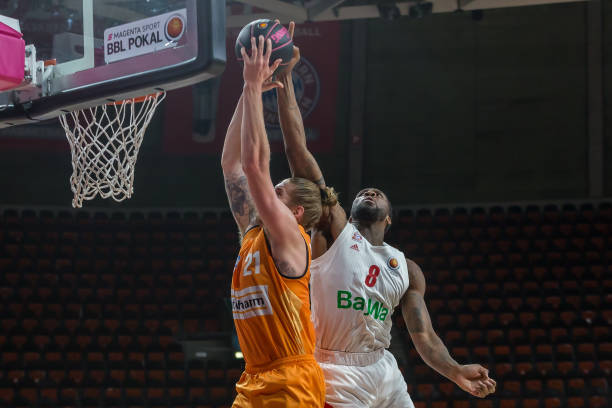 因素共同作 因素共同作